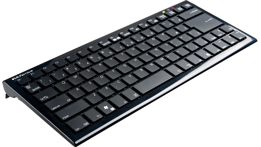 テンキーレスのコンパクトながら複数キー同時押しなど対応　ビット・トレード・ワンからゲーミングキーボード