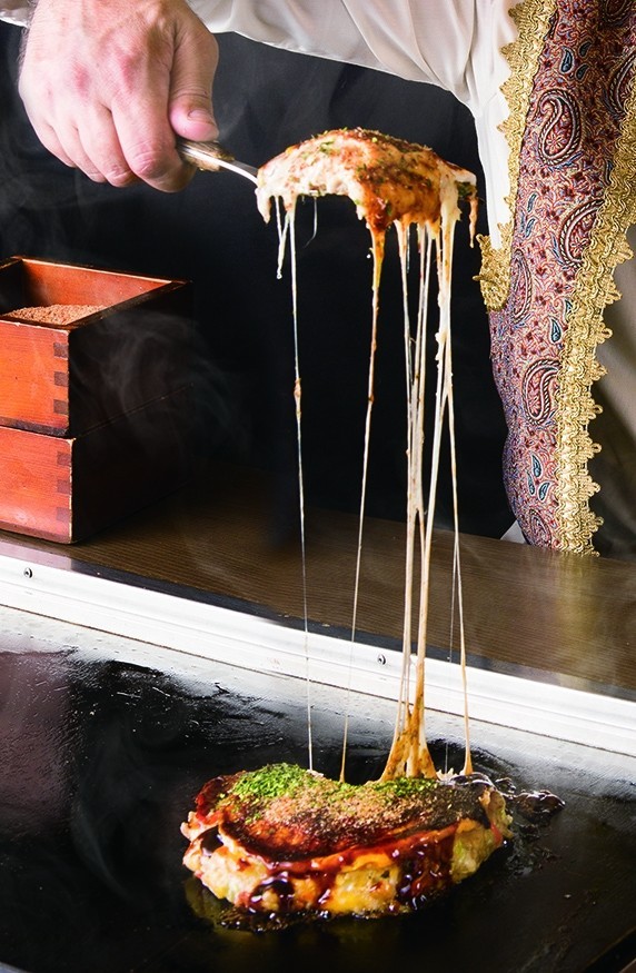 トルコ風アイスのよう？どこまでものび～るお好み焼き、道とん堀が新発売