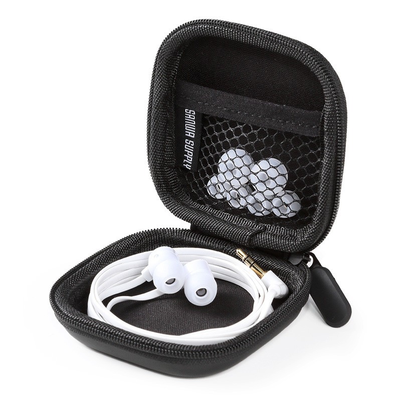 ネット付きポケットにイヤーピースも収納できる