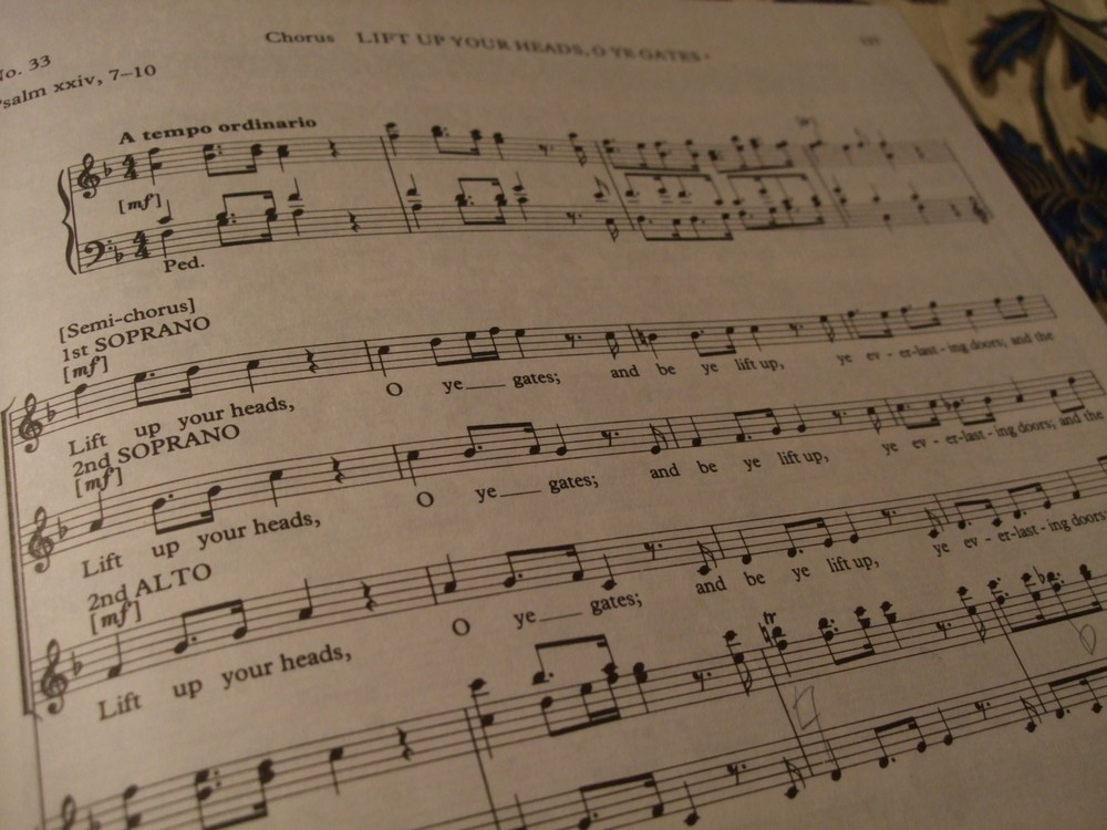 「もろびとこぞりて」の作者が参考にしたといわれる合唱部分