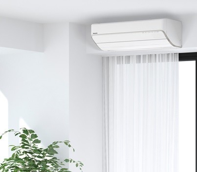 高い暖房性能と省エネ性能、省スペースの設置OKのルームエアコン