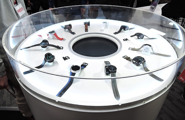 Gear S2シリーズはスタイリッシュな時計型ウェアラブル端末