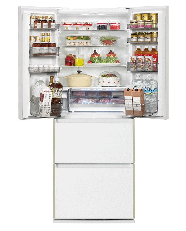 パナソニック冷蔵庫の新モデル　野菜室を中段に配置した「真ん中野菜」を採用
