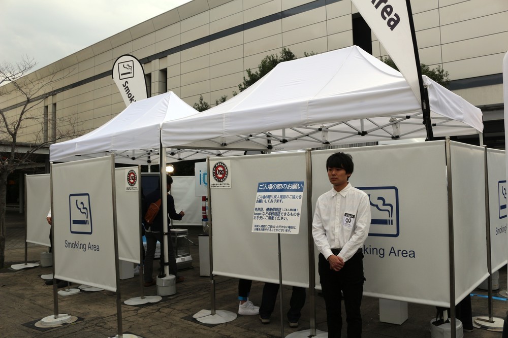 スモーキングブース