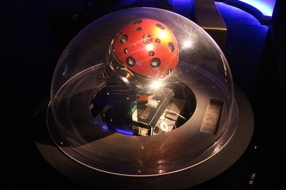 1000万個の星を映し出す光学式投影機