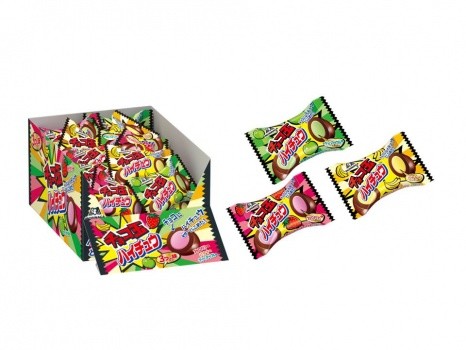 意外と美味しいけど...チョコ×ハイチュウの新商品が「凶器」!?【レビューウォッチ】