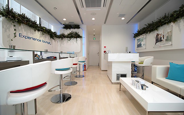 2階の「Experience lounge（エクスペリエンス　ラウンジ）」は、じっくり商品説明を受けたい人向けのフロアだ