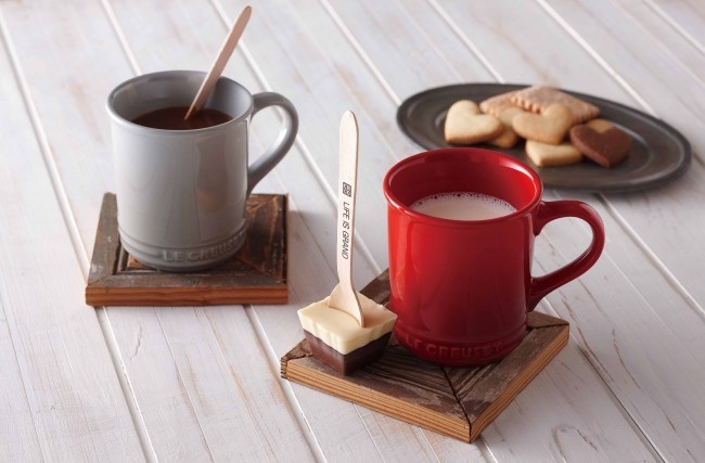 「ル・クルーゼ」日本限定バレンタインギフト　マグカップとチョコスプーンのセット