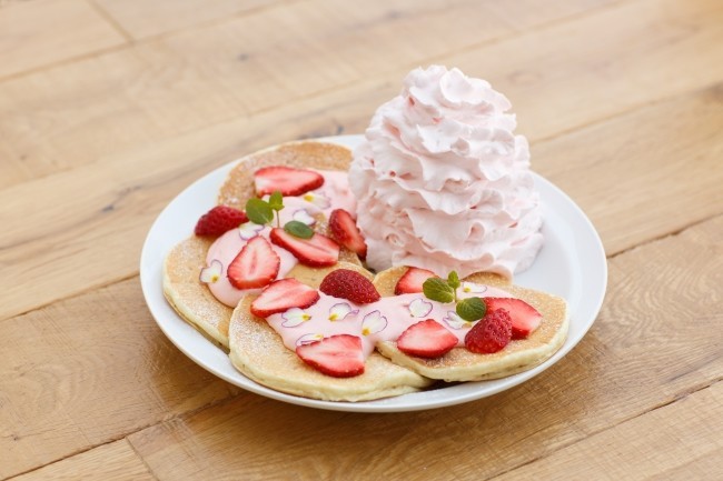 エッグスベネディクトで人気のEGGS 'N THINGS、日本上陸6周年記念のパンケーキを発売