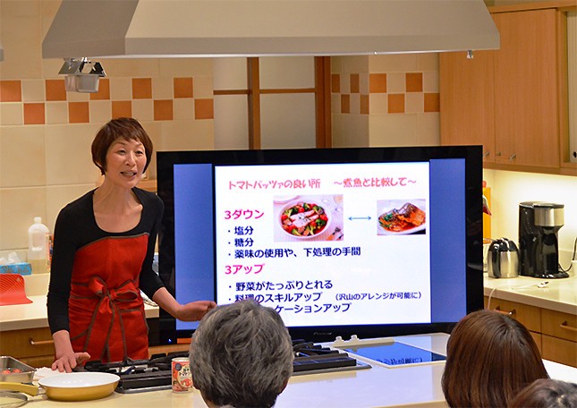 カゴメが提案する新メニュー「トマトパッツァ」の監修者、料理研究家の浜内千波さん