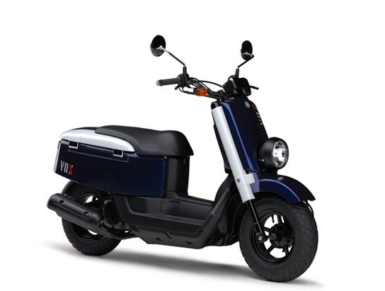 高い収納性とユニークなスタイルのスクーターに新色登場！