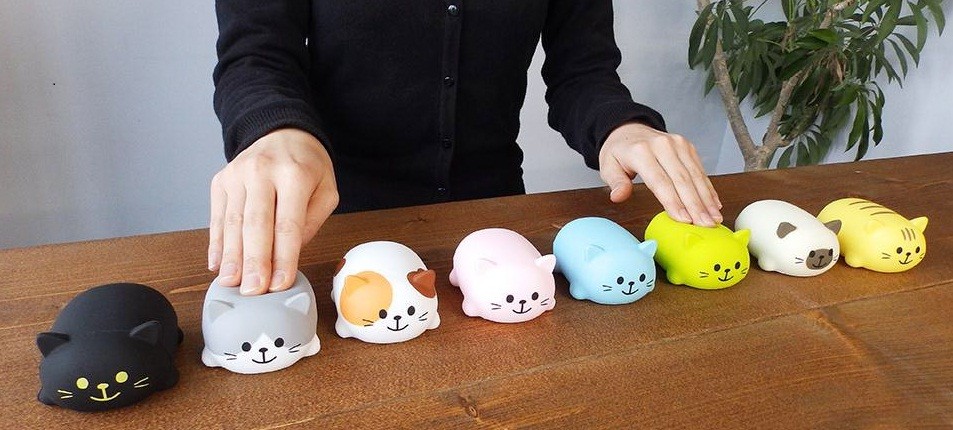 押すと「ニャー」...ねこ型楽器トイ「ドレミファキャット」　全8種そろえてハンドベル遊びも