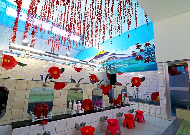 蜷川実花プロデュース銭湯「TSUBAKI湯」　東京スカイツリー近くに期間限定オープン