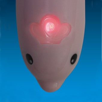 電源をオンにするとイルカの頭が7色に光る