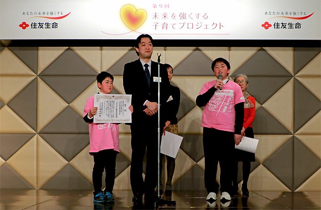 スミセイ震災復興応援特別賞受賞者の1組、「こおりやま福来応援隊」の遠宮さん親子