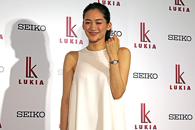 「レディ・トノー」がすっかり気に入った様子の綾瀬さん