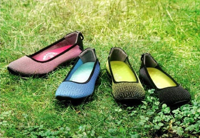 アキレス新フダン靴「フォートゥースリーデザインズ」からフィット感が心地よいシームレスニットタイプ発売