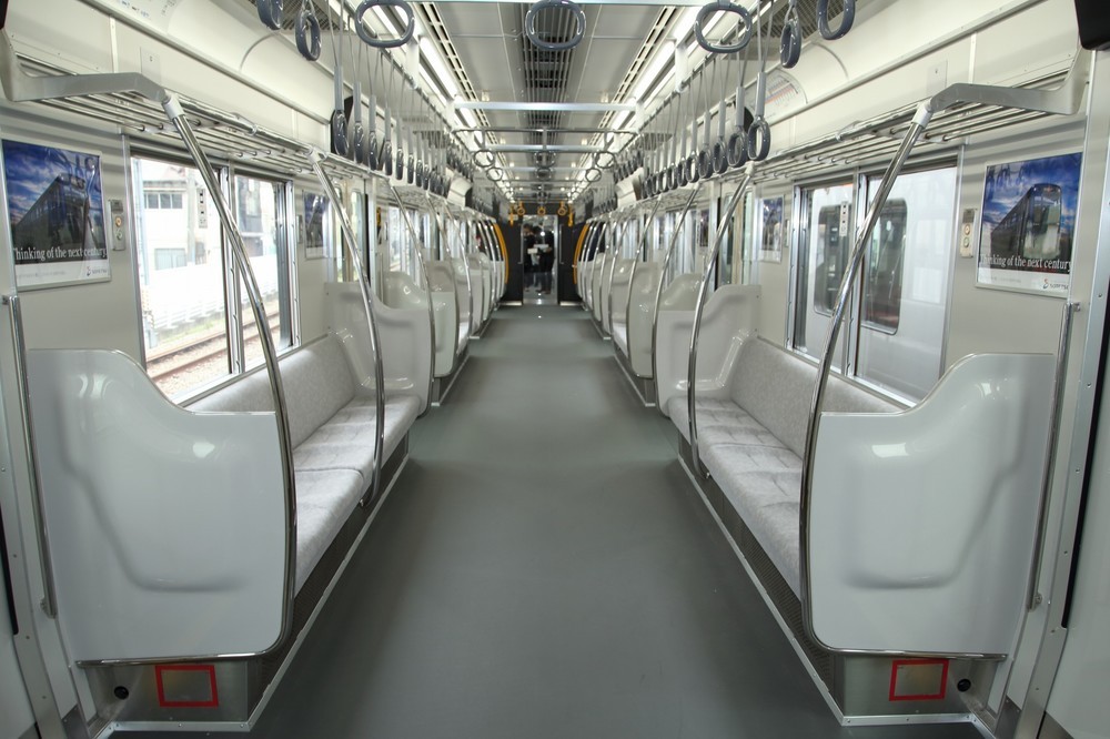 新デザインの内装はグレーが基調だ