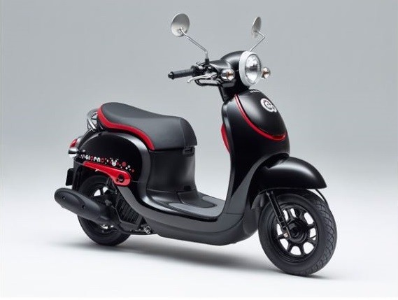 「くまモン」カラーリングの原付スクーター　ホンダ「ジョルノ」の特別バージョン