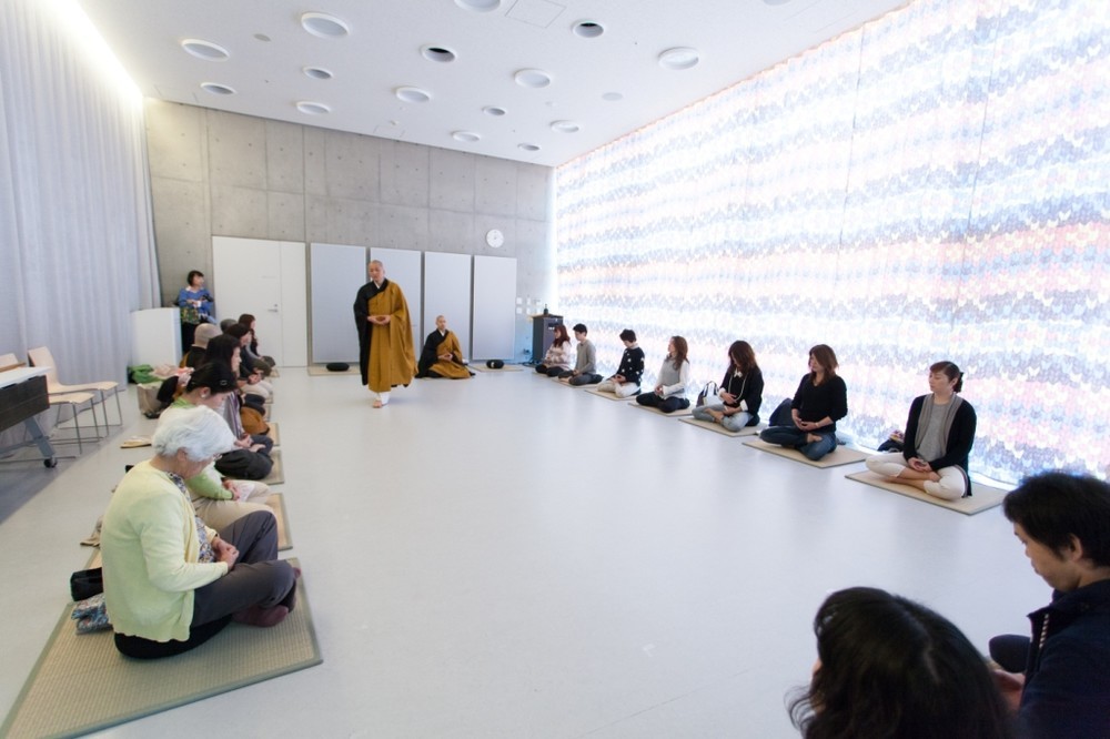 ワークショップでは座禅などを体験