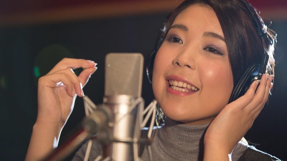 歌手デビューした女性の秘密アイテム　ジョンソン「グレード アロマキャンドル」に込められた夢ストーリーをWEB限定動画で