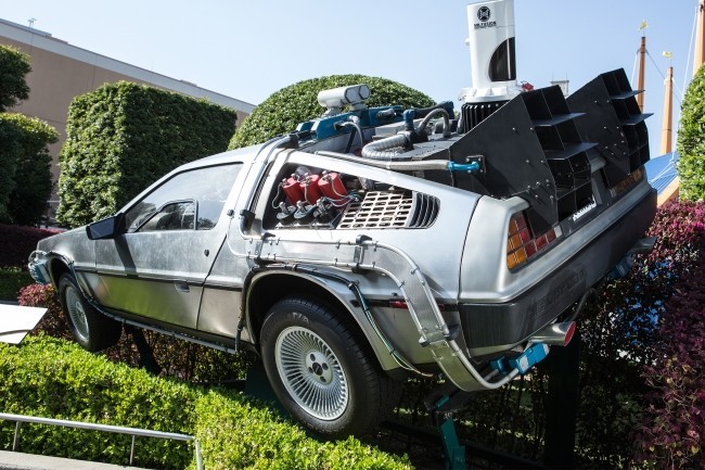 デロリアンの実物大レプリカがオークションに