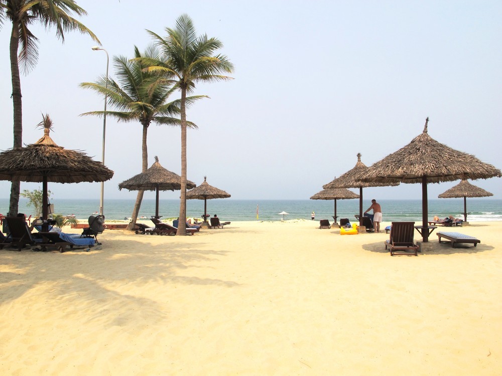 白い砂浜が美しいダナンのビーチ（写真は「フラマ リゾート ダナン」のプライベートビーチ）