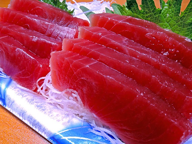 赤身の魚にプリン体は多く含まれている。エビも要注意