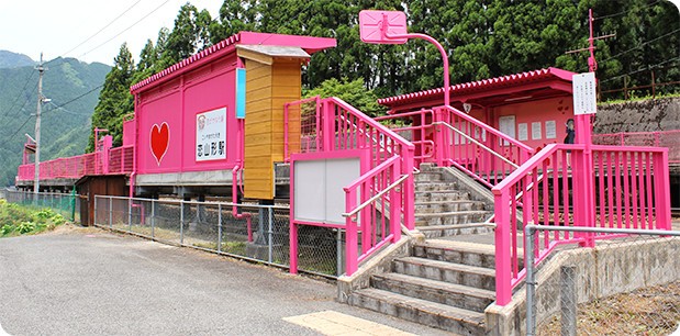 智頭急行の恋山形駅