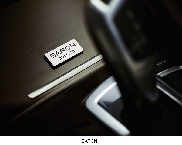 シリアル・ナンバーが刻印