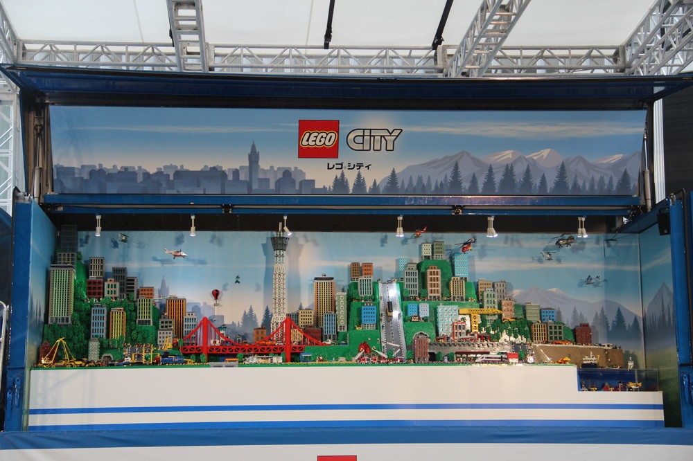 35万ピースで出来た巨大ジオラマ