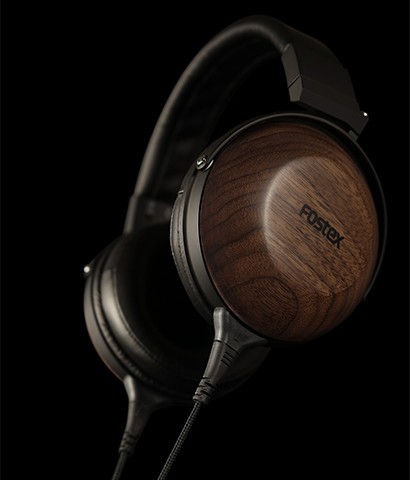 黒胡桃無垢削り出し材をハウジングに使ったプレミアム・ヘッドホン