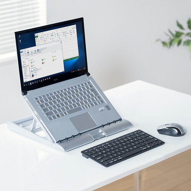 長時間のデスクワークでも疲れにくい　6段階に角度調整できるノートPCスタンドが登場