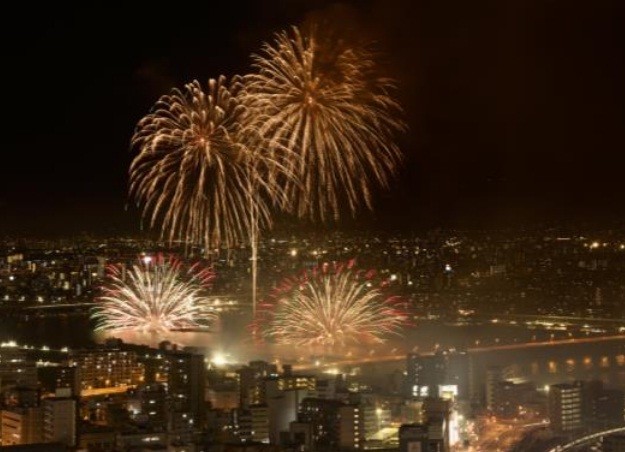 ホテル阪急インターナショナル「なにわ淀川花火大会観賞プラン」ディナーとドンペリ付き