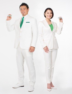 （写真左から）五郎丸歩選手、小池栄子さん