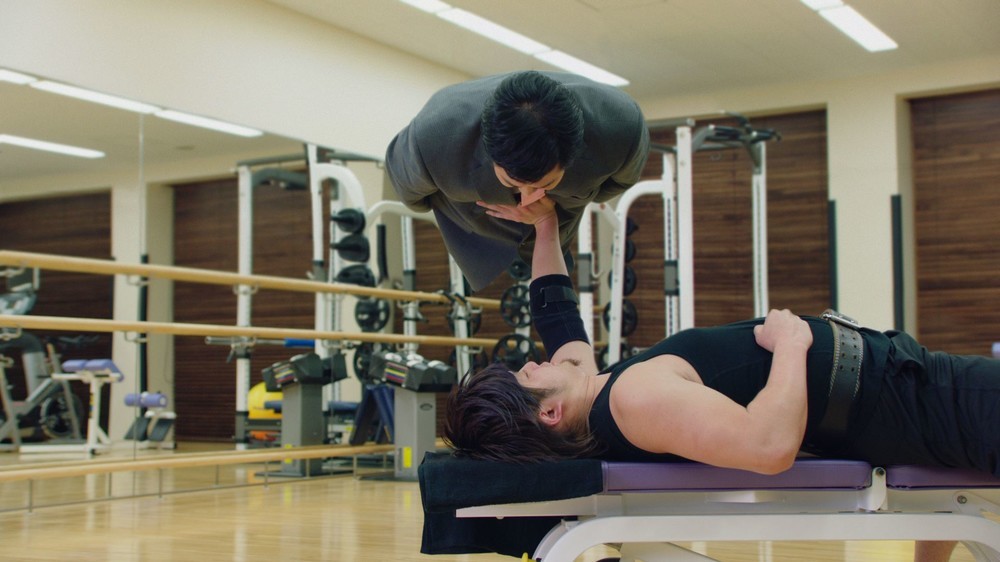 プロレスラーの橋本大地さんに片手で持ち上げられていた！