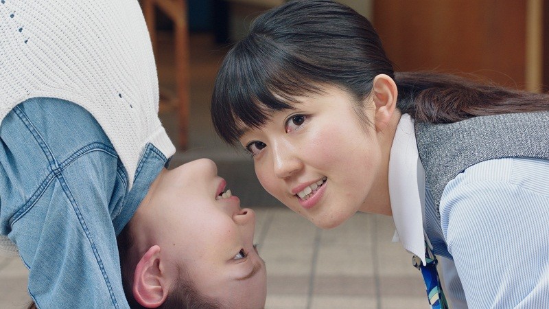 富士信用金庫の「しんきんウーマン」は、商店街の真ん中で撮影。とても緊張したそう