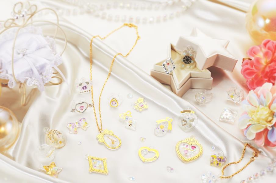 オリジナルジュエリーを作れる...バンダイ「はじめてのクレアジュエリーナ」　水溶性UVレジン液使い太陽光で固める