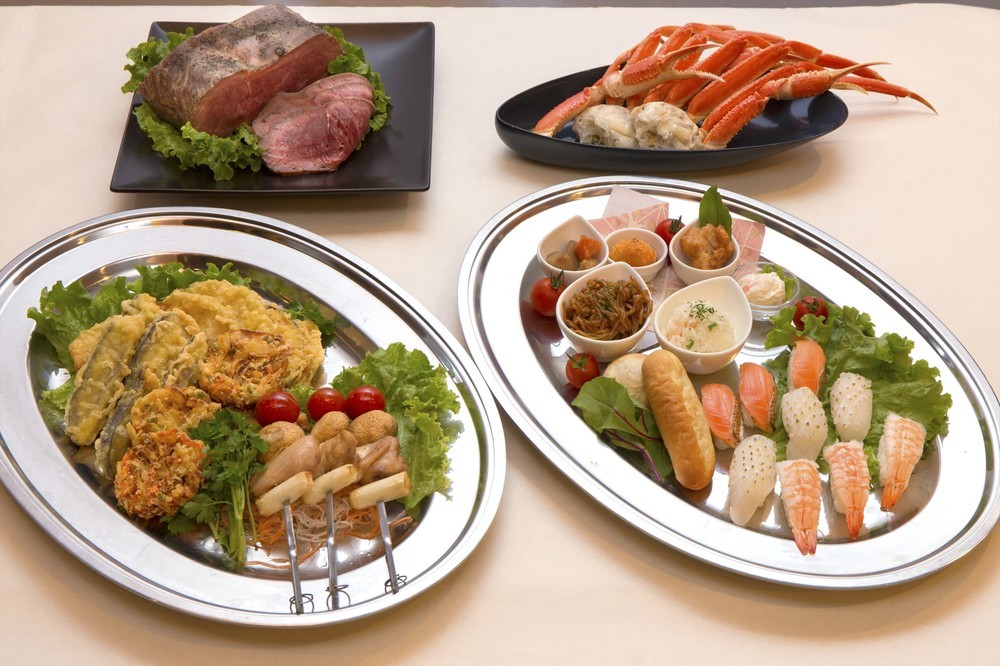 団体用メニューとして寿司やてんぷらなど20種の料理が楽しめるビュッフェを提供