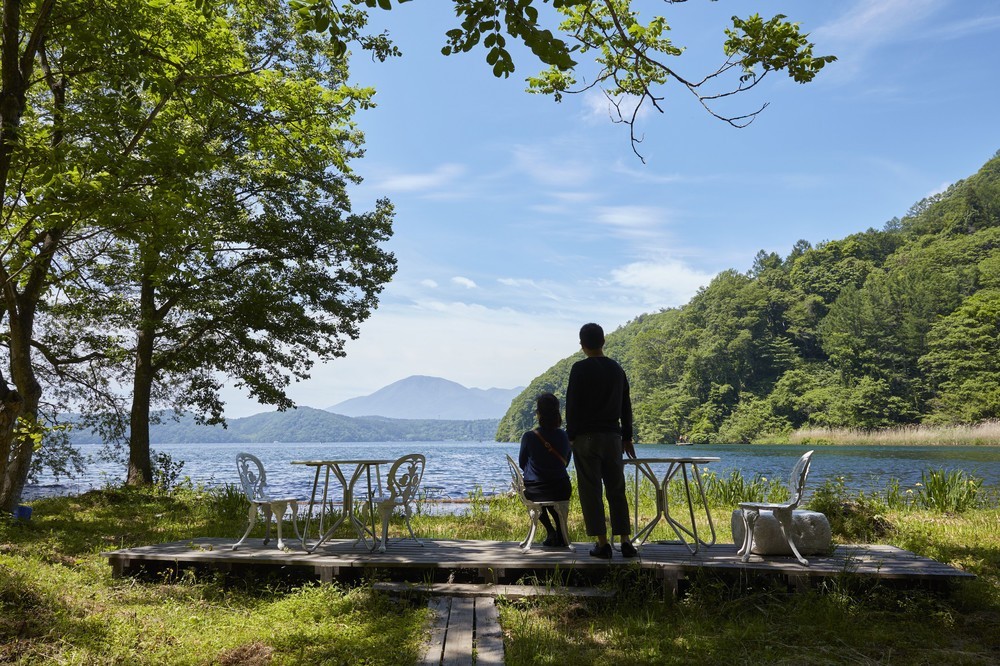 ロケーションは軽井沢に次ぐ避暑地としても有名な野尻湖畔