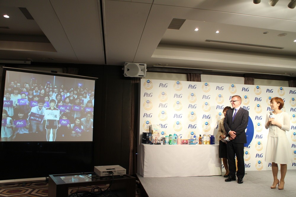 神戸オフィスからのエールに感激する石川選手