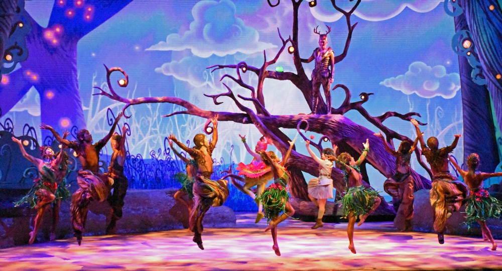 TDSハンガーステージのミュージカル「アウト・オブ・シャドウランド」では幻想的な世界が創り出される