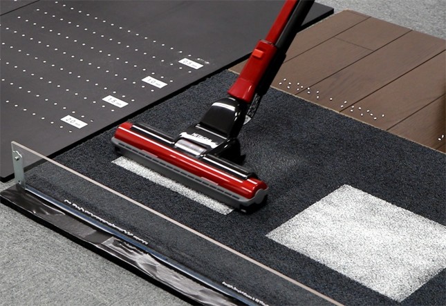 吸引仕事率は440Wにアップ。床のくぼみに詰まったゴミもきれいに取り除く