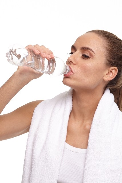 熱中症対策、水だけがNGな理由とは？　大塚製薬の解説がタメになると話題