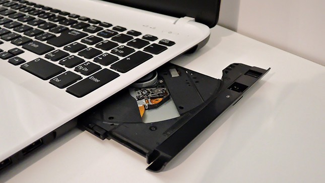 DVDスーパーマルチドライブは万が一のとき重宝しそう