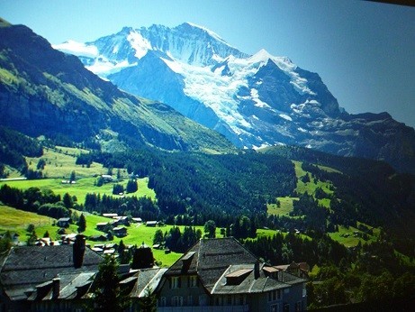 スイスアルプスの夏のさわやかな夜明けを感じることのできる、スイス人オネゲルの「夏の牧歌」
