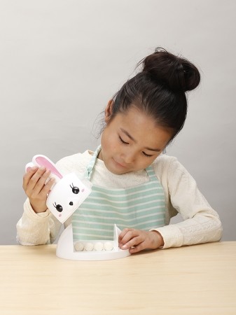 うさぎ型のローラーを前後にコロコロ約10秒