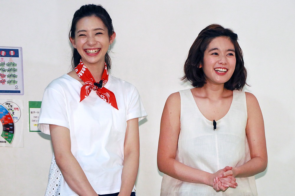 （写真左から）足立梨花さん、筧美和子さん