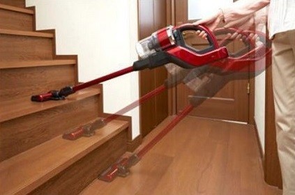 重心の位置を変えて、手の負担を軽くしたコードレスクリーナー