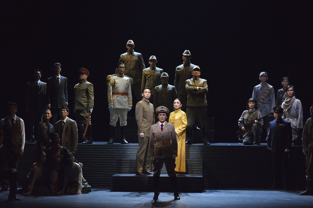 「ミュージカル李香蘭」のワンシーン(撮影＝山之上雅信)